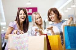Online und offline einkaufen - das macht vielen Deutschen gleichermaßen Spaß. Foto: djd/CreditPlus Bank